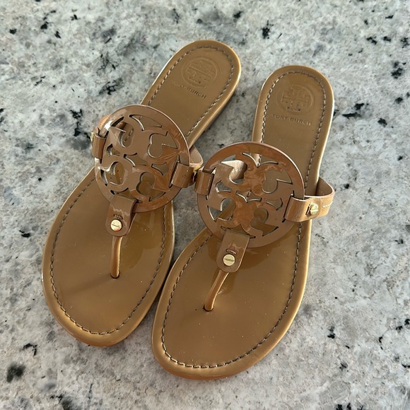 SALE! 🚨Tory Burch Miller sandals 10 nude patent - Picture 2 of 10
